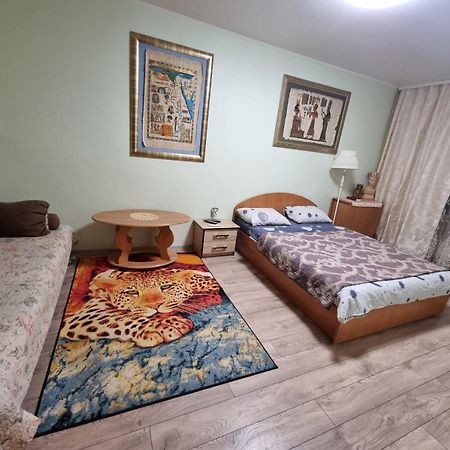 House Hotel Apartments 2 Rivne Exterior photo